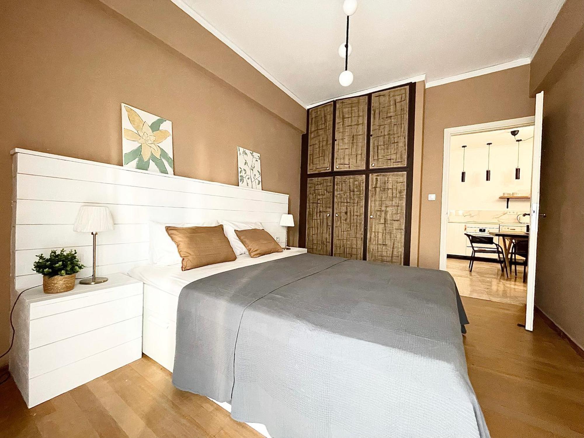 Comfy And Spacious Two Bedroom Apartment With Balcony เอเธนส์ ภายนอก รูปภาพ
