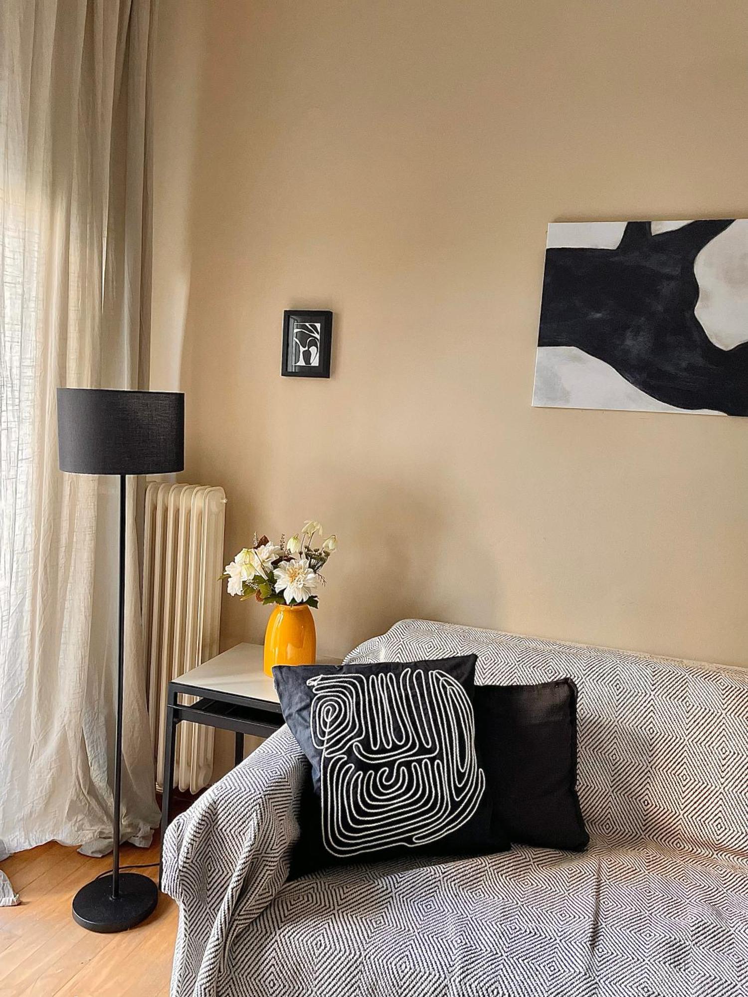 Comfy And Spacious Two Bedroom Apartment With Balcony เอเธนส์ ภายนอก รูปภาพ